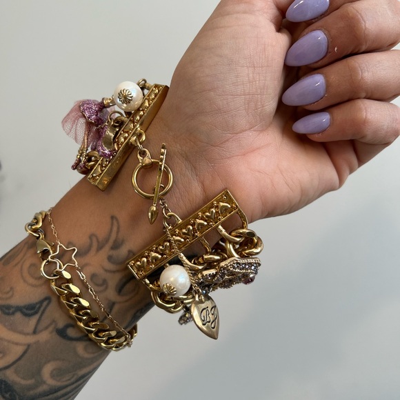 Betsy Johnson VINTAGE charm bracelet - Picture 5 of 9